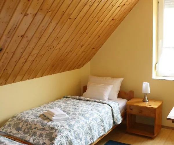 Kedvenc Vendeghaz 4* מישקולץ