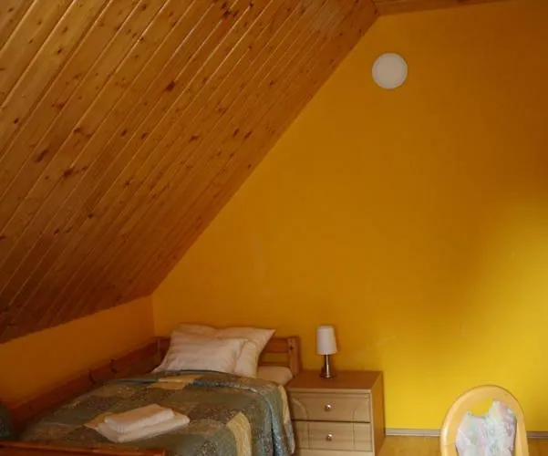 Kedvenc Vendeghaz מישקולץ