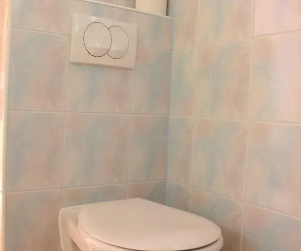 Πανσιόν Kedvenc Vendeghaz 4*